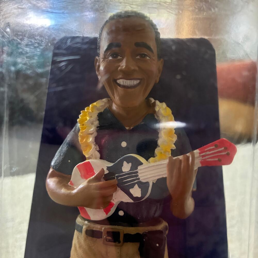 President Barack Obama Hawaiian Ukulele Hula Bobble Dashboard Doll Figurine New